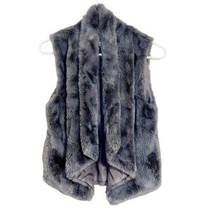 Jack by BB Dakota Woman’s Grey Faux Fur Vest